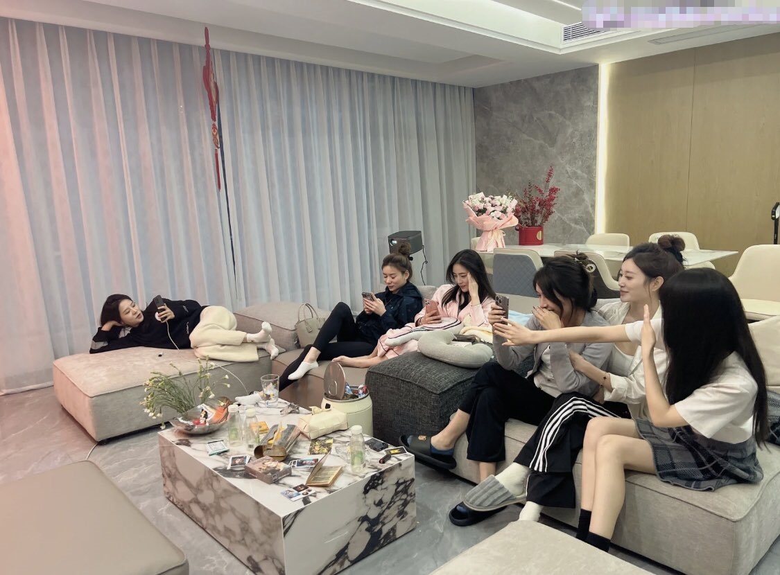 同性才是真爱 闺蜜来我家非要试试新玩具 一龙双用哈哈 两个萝莉 女女啪啪来啦！女女版淫趴