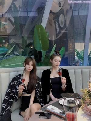 同性才是真爱 闺蜜来我家非要试试新玩具 一龙双用哈哈 两个萝莉 女女啪啪来啦！女女版淫趴