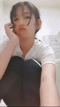 ❤️小妹不学好❤️00后的小妹妹玩的就是一个开放 给哥哥们看粉嫩无毛小嫩逼 偷偷紫薇