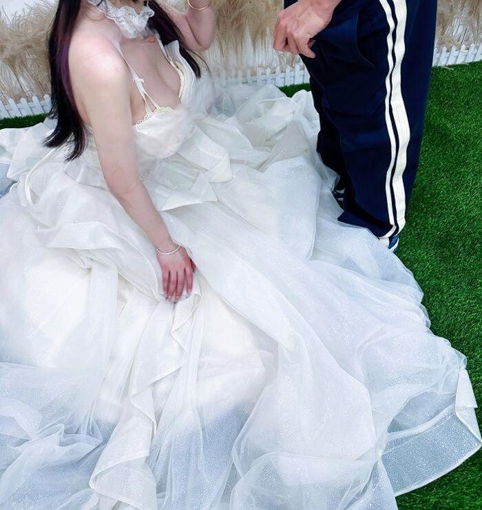 婚礼前夜，新娘穿婚纱求S调教，丈夫尾随发现