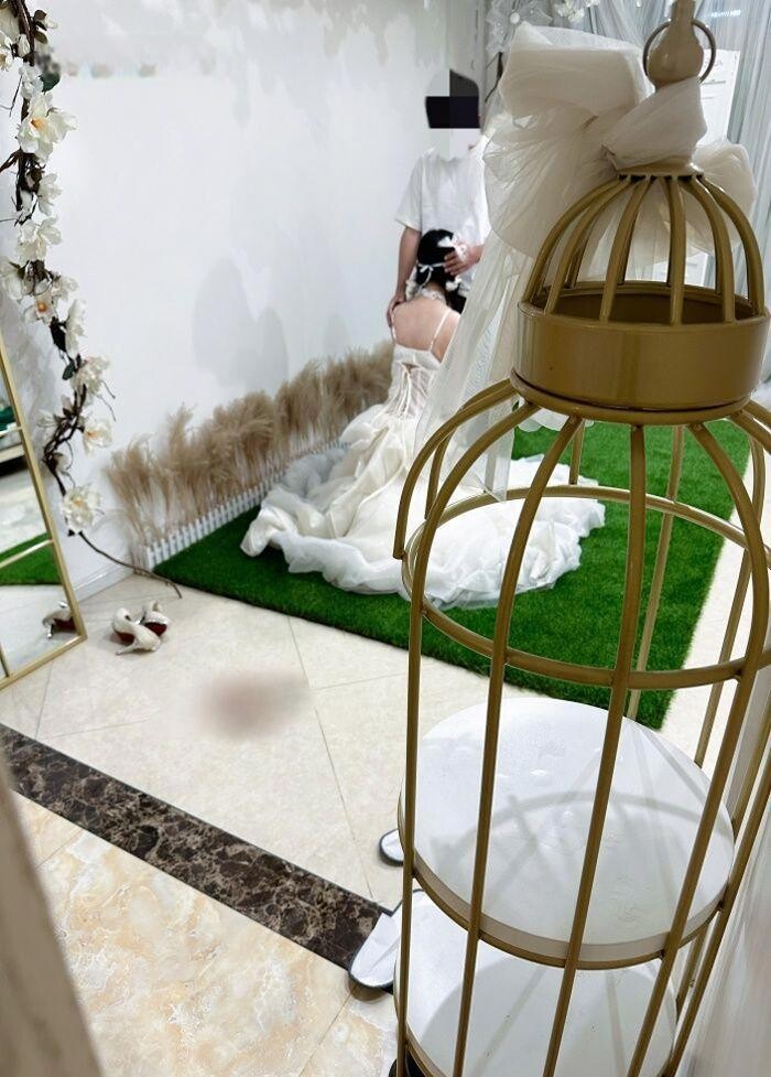 婚礼前夜，新娘穿婚纱求S调教，丈夫尾随发现