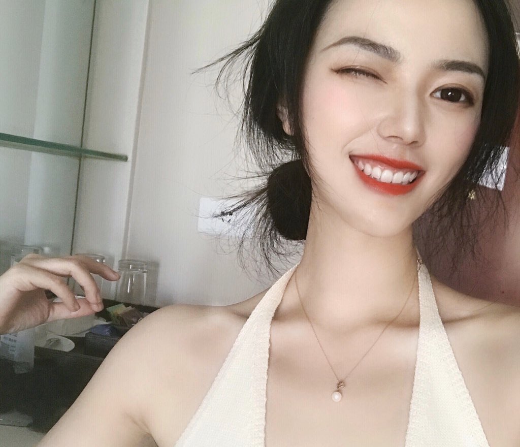 “不让我男朋友睡，就让你！快给我~啊”优雅尤物极度反差 极其骚浪 骚叫起来让人欲火难耐