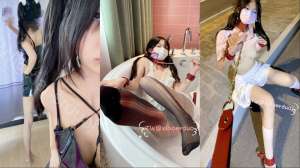 可盐可甜娇小大奶馒头粉鲍少女福利姬【小耳朵】私拍，JK狗链户外露出紫薇，各种反差行为