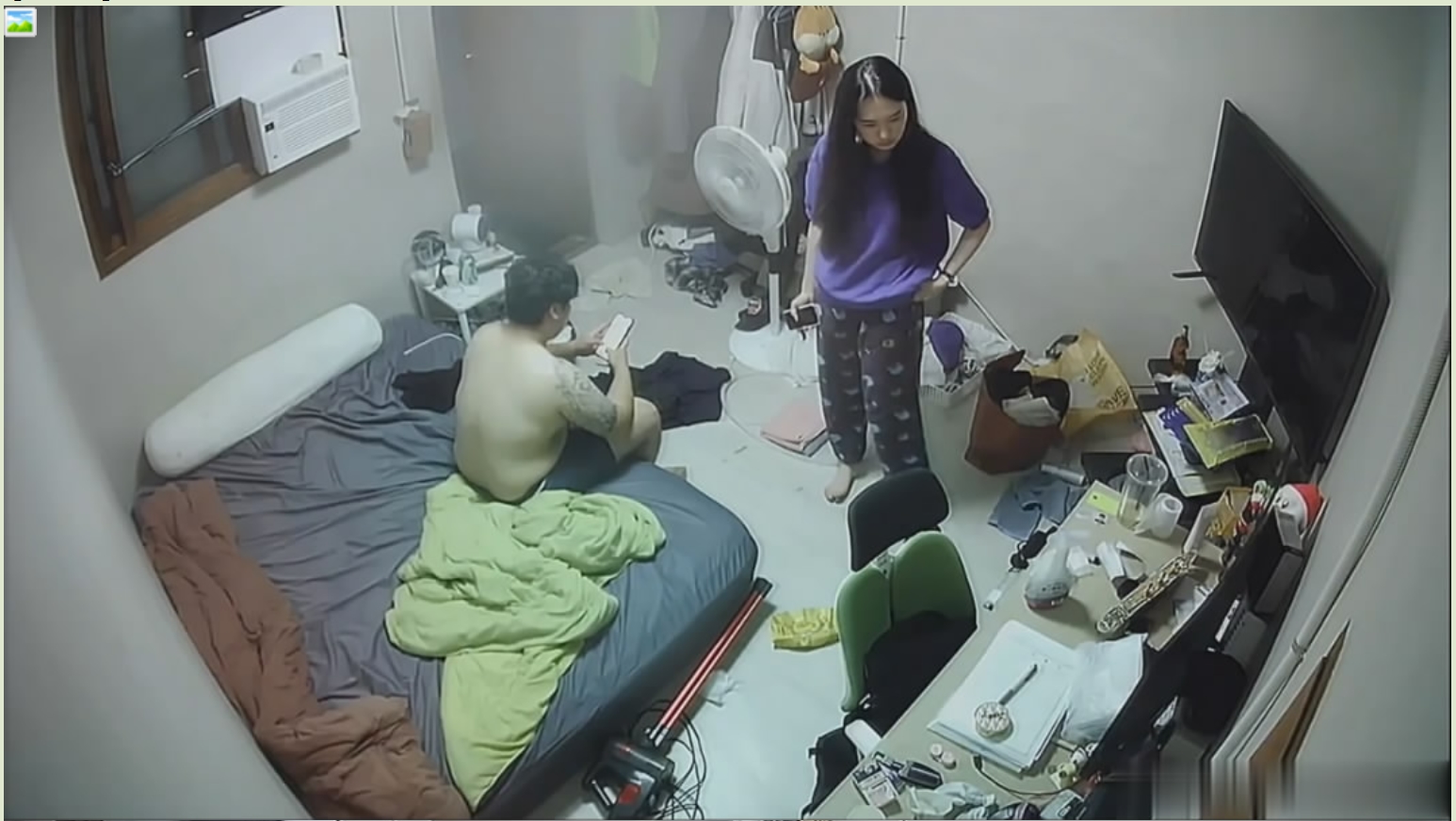 黑客破解家庭网络摄像头偷拍❤️被人打断腿的纹身胖哥和模特身材漂亮女友做爱好菜被猪啃了