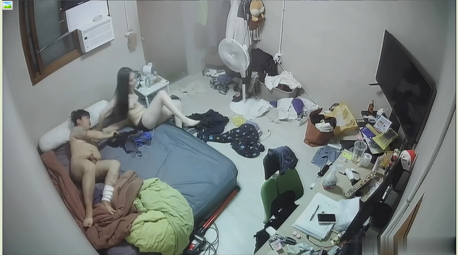 黑客破解家庭网络摄像头偷拍❤️被人打断腿的纹身胖哥和模特身材漂亮女友做爱好菜被猪啃了