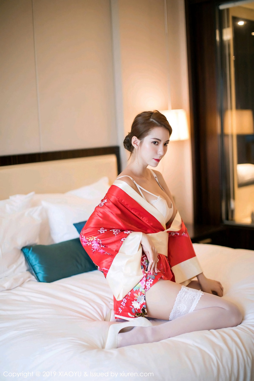 诱人美女Carry性感红色和服配白色蕾丝袜妩媚诱惑