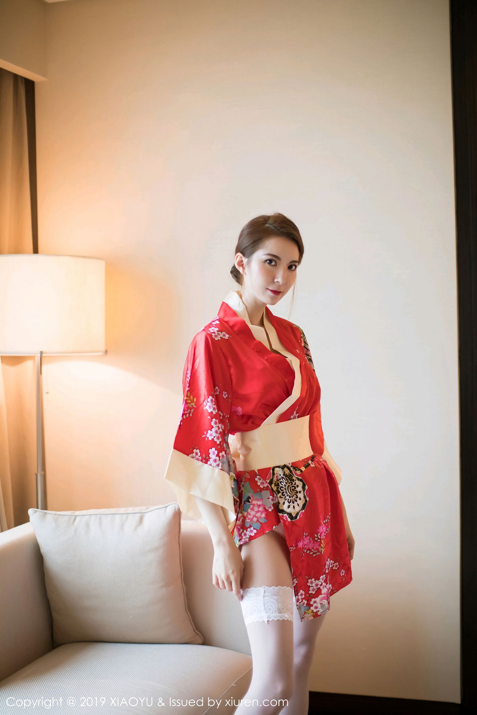 诱人美女Carry性感红色和服配白色蕾丝袜妩媚诱惑
