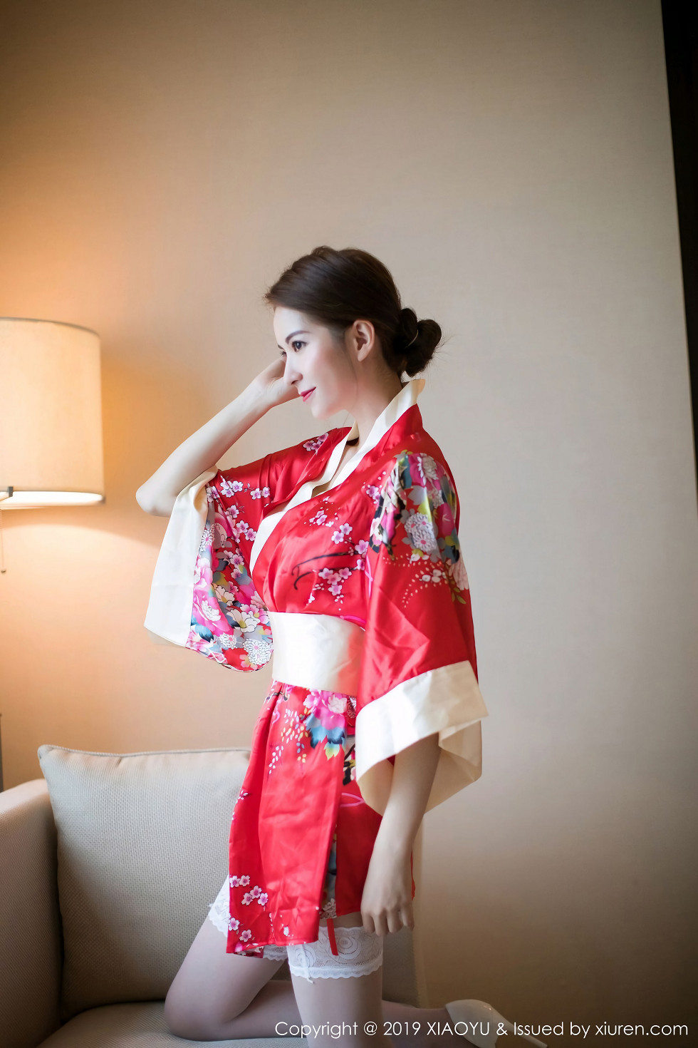 诱人美女Carry性感红色和服配白色蕾丝袜妩媚诱惑