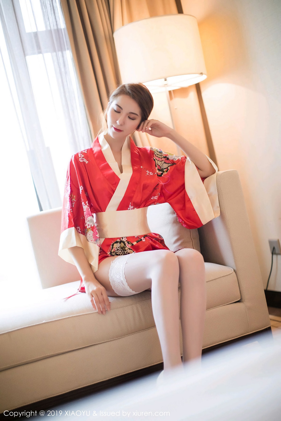 诱人美女Carry性感红色和服配白色蕾丝袜妩媚诱惑