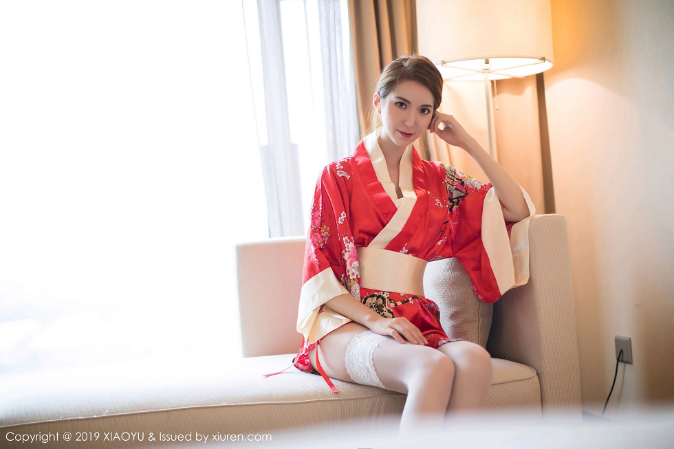 诱人美女Carry性感红色和服配白色蕾丝袜妩媚诱惑
