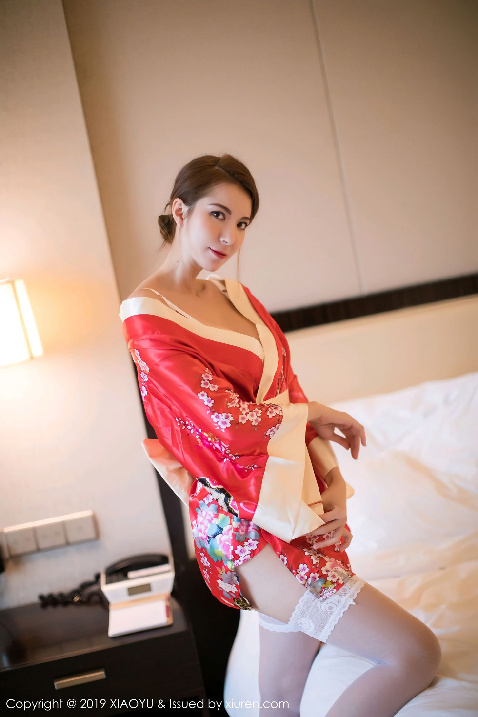 诱人美女Carry性感红色和服配白色蕾丝袜妩媚诱惑