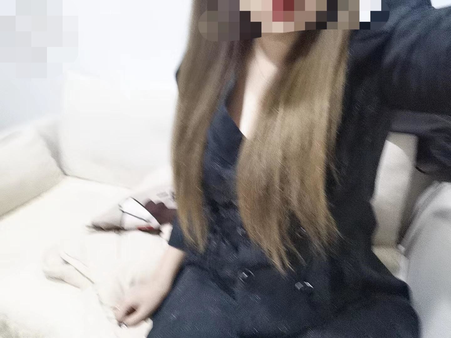 最新姐弟乱L上了一起长大的大奶丰臀反差婊堂姐 170高身材高挑附生活照