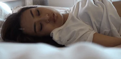 【迷奸睡奸系列】❤️迷奸极品美人❤️毫无知觉，各种玩弄，报到椅子上被人不断后入狂艹！