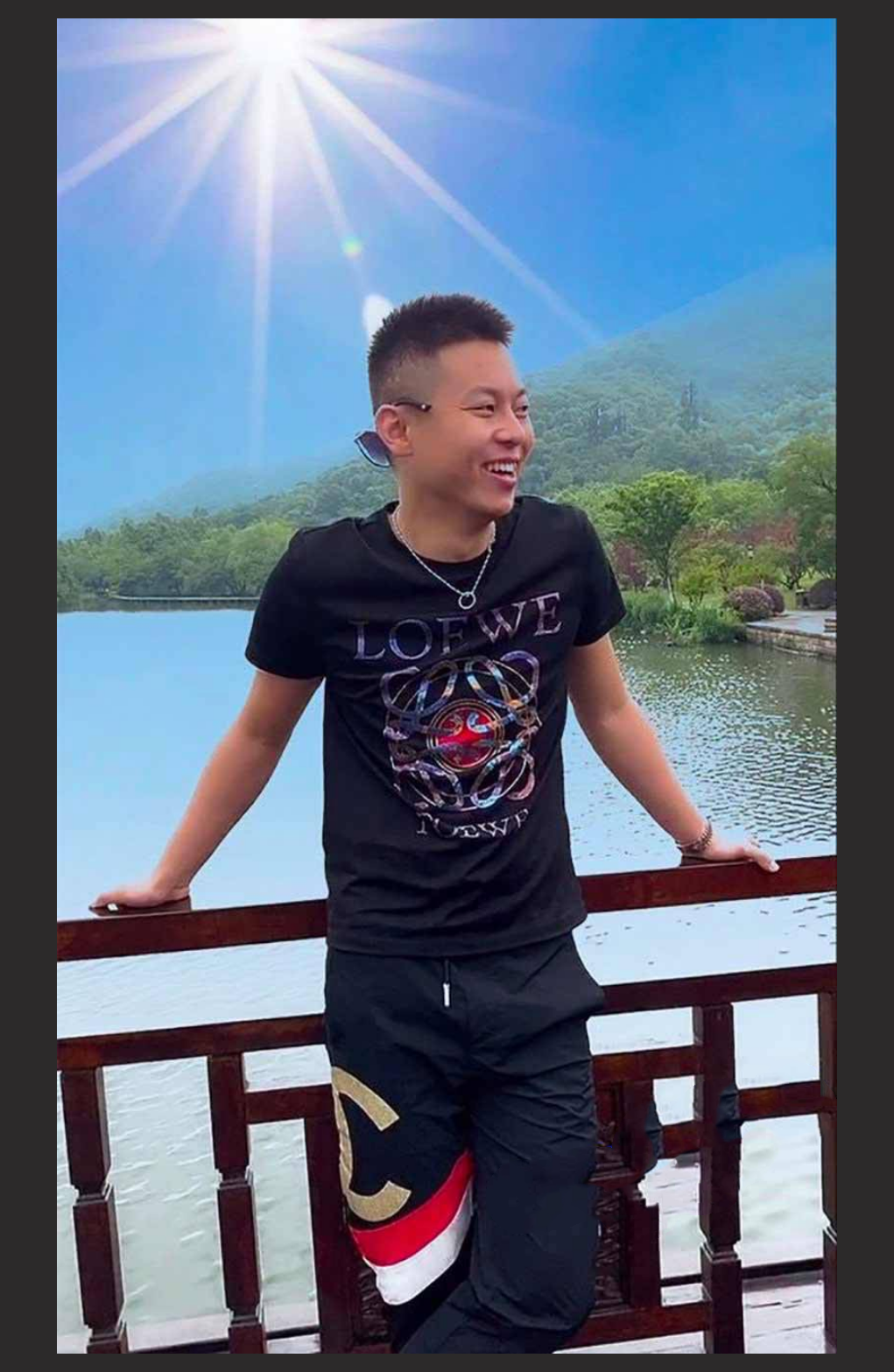 抖音胜仔吃芮甜甜的葡萄  抖音千万粉丝网红 胜仔 与抖音音乐人 芮甜甜 不雅视频流出