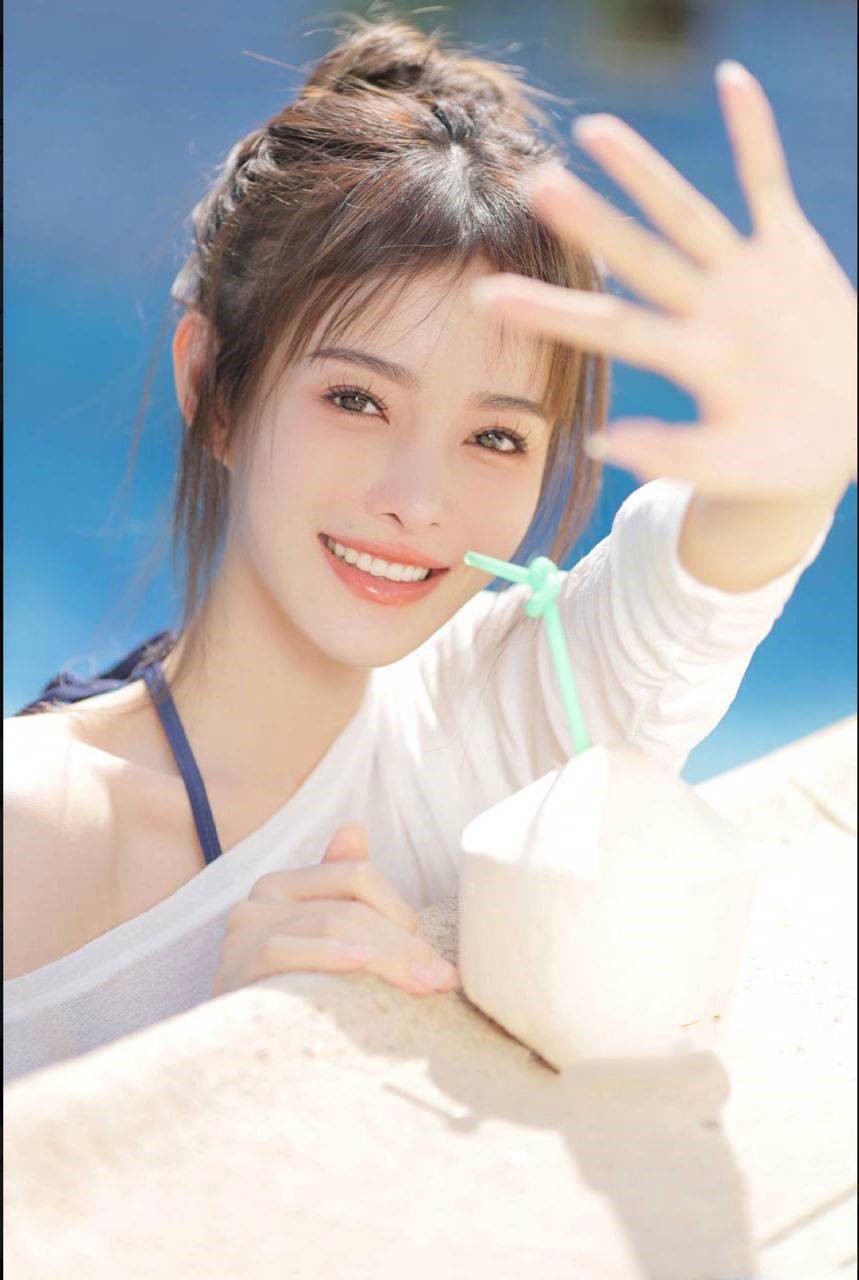 抖音胜仔吃芮甜甜的葡萄  抖音千万粉丝网红 胜仔 与抖音音乐人 芮甜甜 不雅视频流出