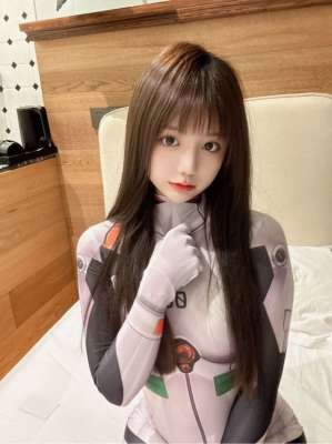 哥哥白丝喜欢吗 宝宝可爱娇嫩的小脚丫穿上丝袜给哥哥足交 让哥哥感受一下足交带来的快感