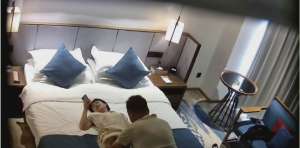 新流出安防酒店高清偷拍❤️精品反差婊眼镜文艺短发学妹偷情猛男大叔被打桩爆插啊啊尖叫