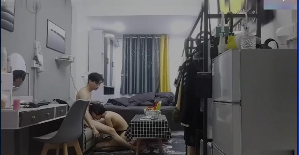 湖南体育生开苞高二小萝莉八块腹肌强悍身材抱起来野蛮输出各种各样的性爱姿势层出不穷