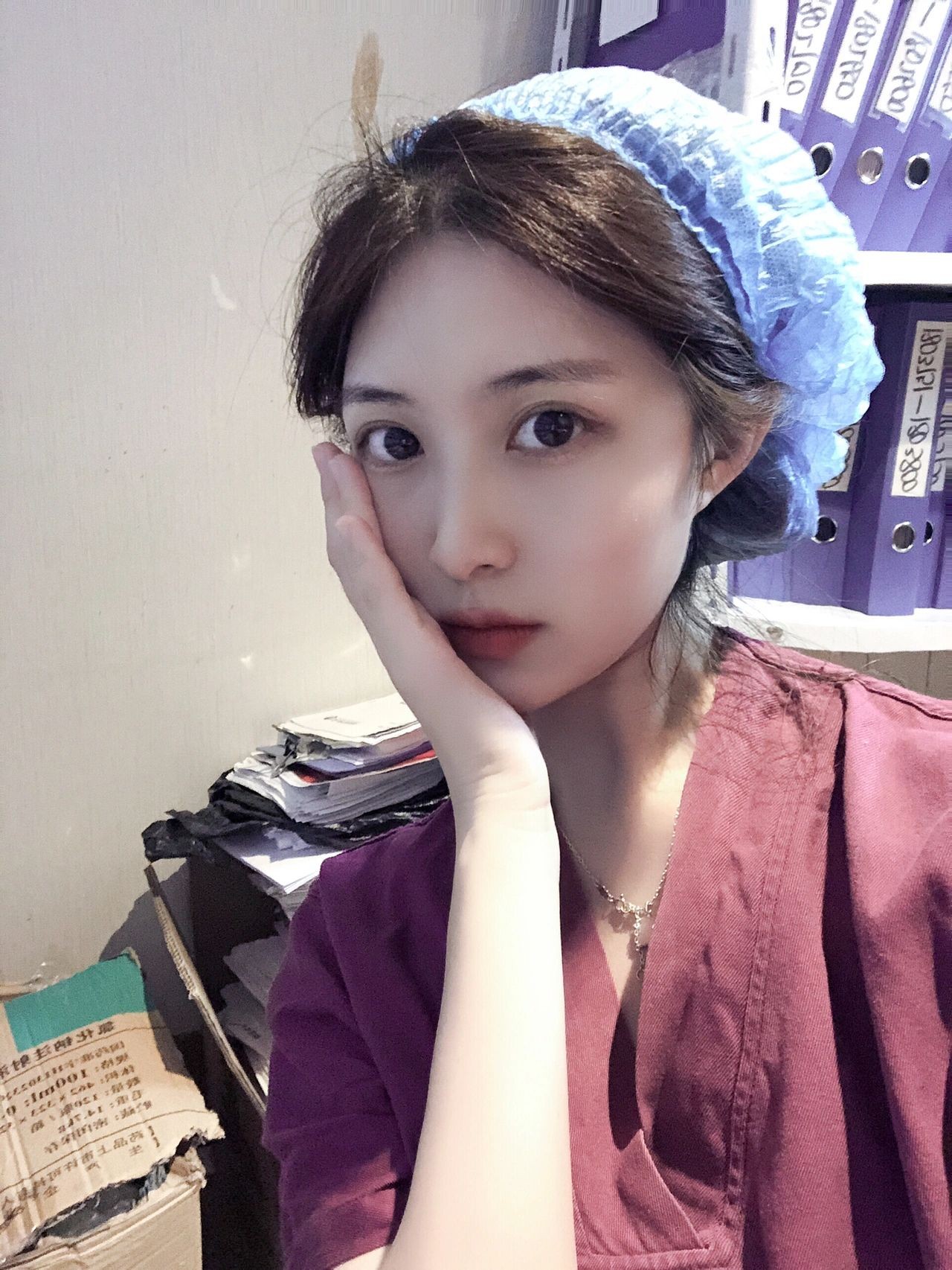 并不是用嘴会更舒服 只是我喜欢看她在我胯下被我征服的样子 女神勾人的眼神望向你 嘴里含着肉棒