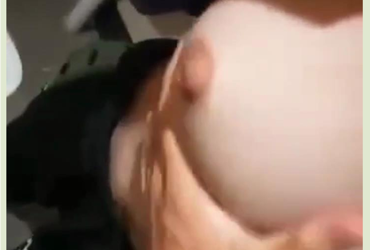 可爱高中生在厕所给男友口交 奶子大且坚挺