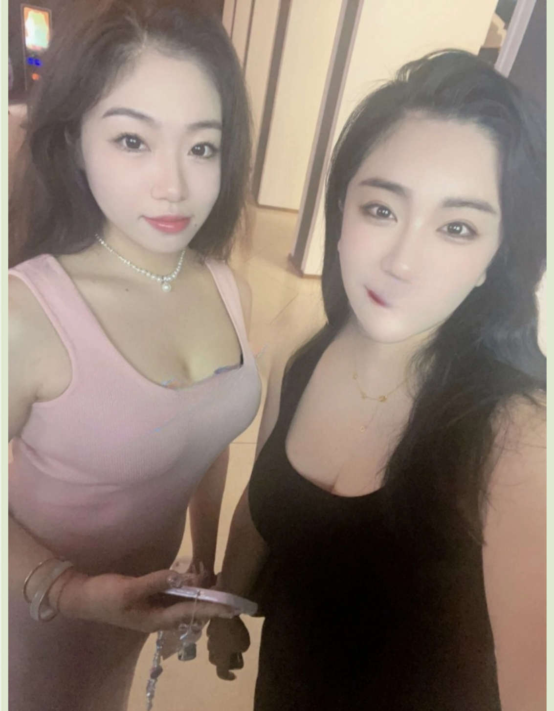 上海静安高颜值真实母女 妈妈40岁，原少儿节目主持人。女儿19岁，专业舞蹈生 流出福利