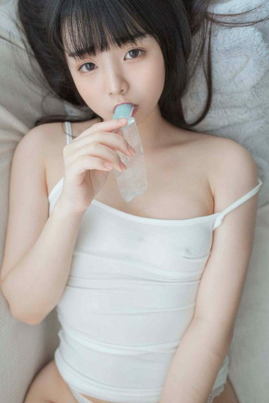 台妹COSER RAKURAKU