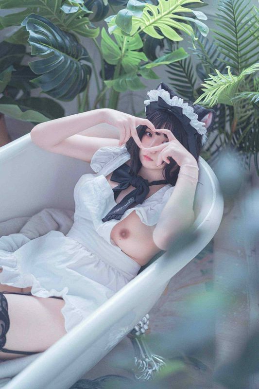 台妹COSER RAKURAKU