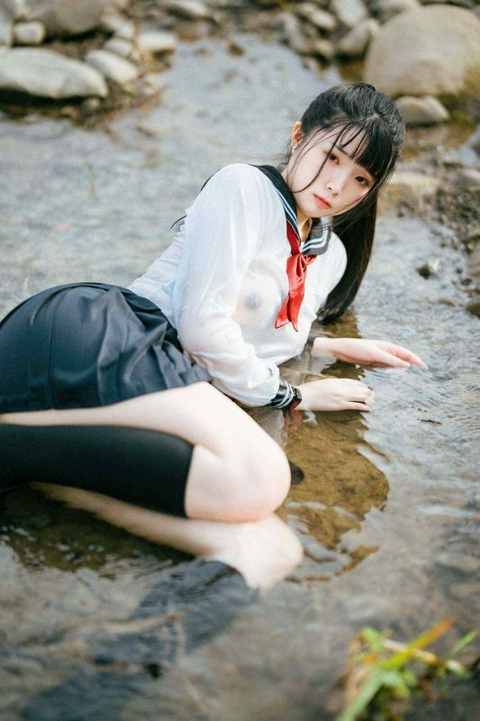 台妹COSER RAKURAKU