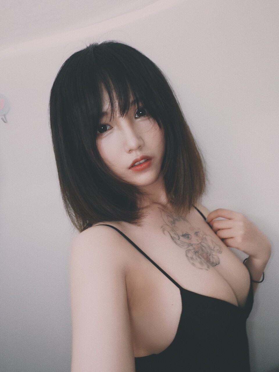 汤博乐知名网黄大UP主【虎皮花生】粉丝群内福利视图各种骚货母G露出啪啪啪