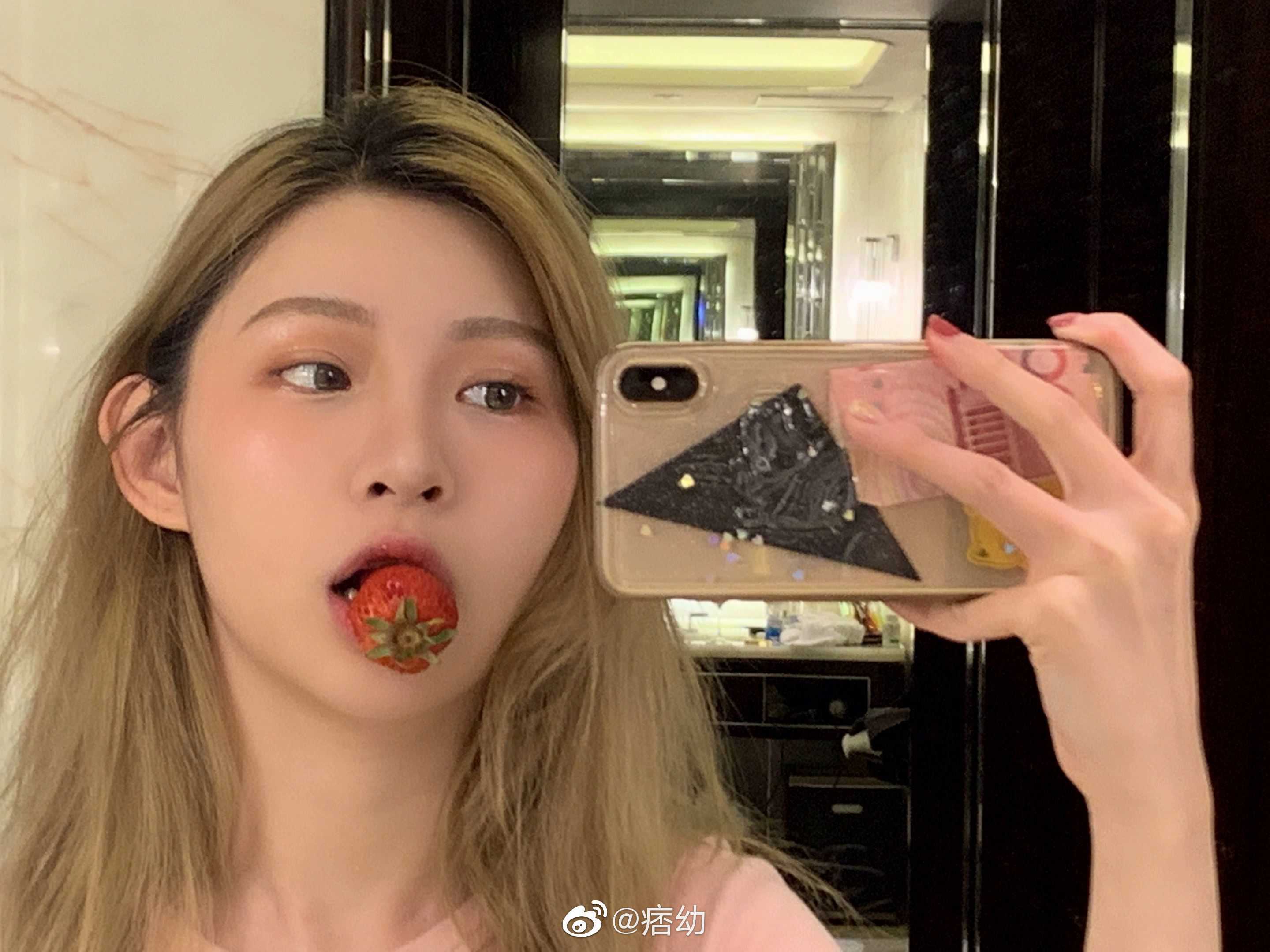 微博推特高颜值网红重机女神【痞Y】私拍 金主包养各种玩肏
