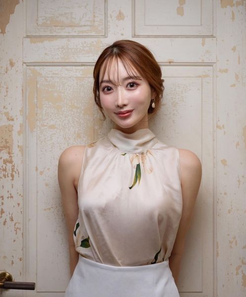 大眼睛超可爱好身材美女小姐姐入職精選