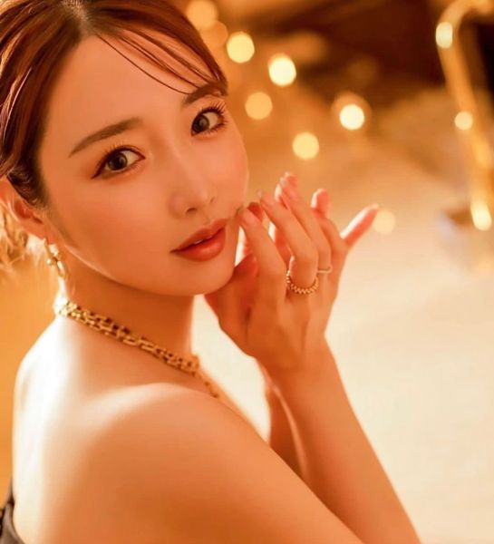 大眼睛超可爱好身材美女小姐姐入職精選