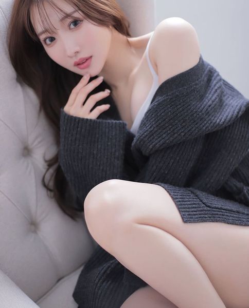 大眼睛超可爱好身材美女小姐姐入職精選