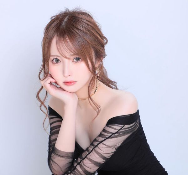 大眼睛超可爱好身材美女小姐姐入職精選