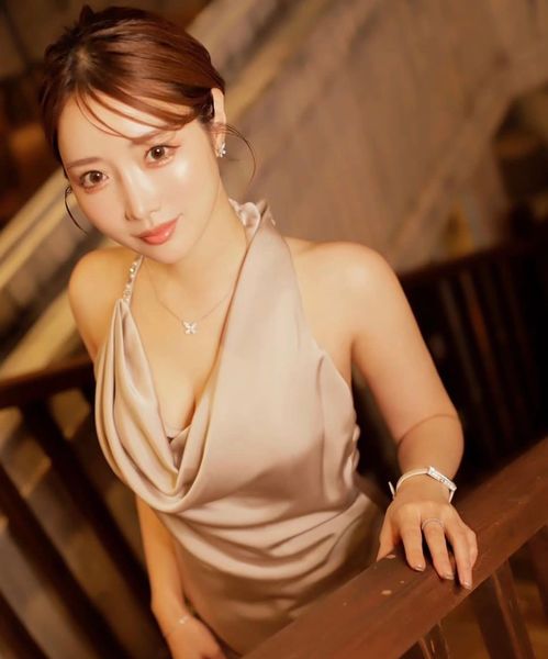 大眼睛超可爱好身材美女小姐姐入職精選
