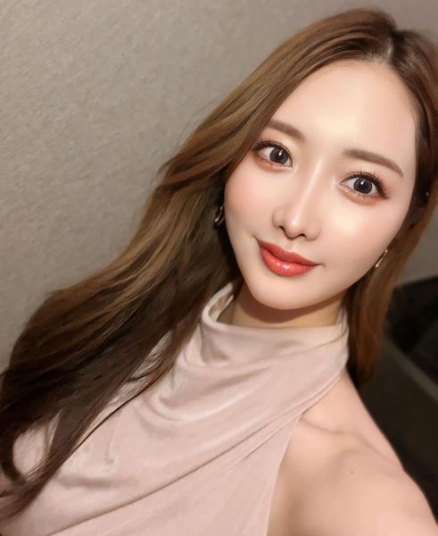 大眼睛超可爱好身材美女小姐姐入職精選