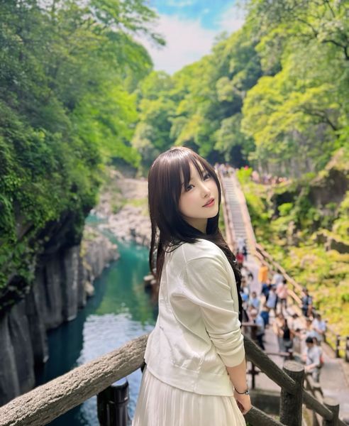 大眼睛超可爱好身材美女小姐姐入職精選