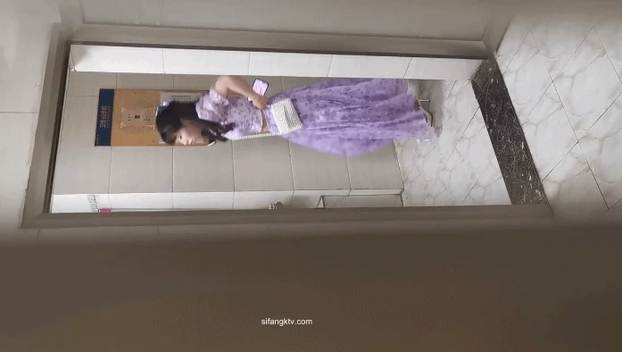 坑神守候热闹商场女厕多点位实拍超多靓妹小姐姐方便~眼花缭乱好多极品