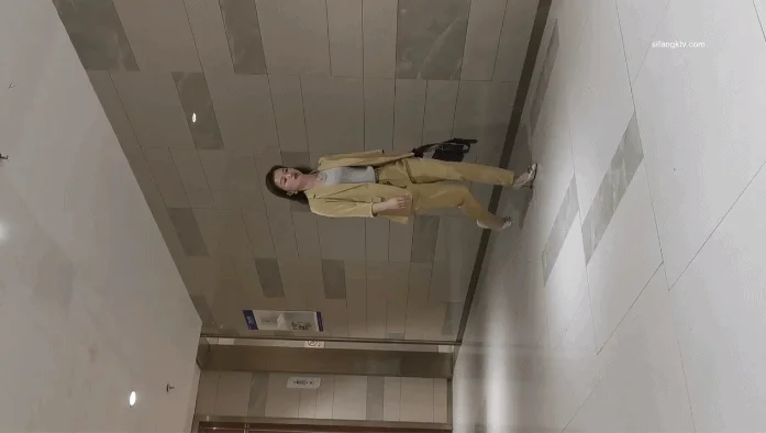 坑神守候热闹商场女厕多点位实拍超多靓妹小姐姐方便~眼花缭乱好多极品