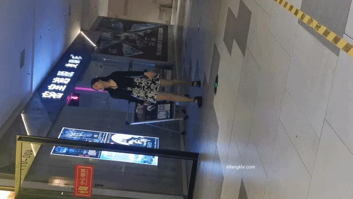 坑神守候热闹商场女厕多点位实拍超多靓妹小姐姐方便~眼花缭乱好多极品