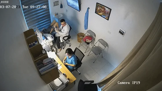 【最新破解摄像头】全网稀缺奉献！猥琐男医生 给女病人仔细检查身体